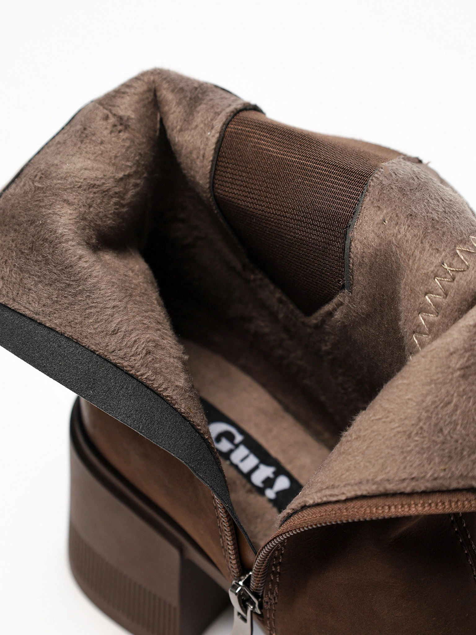 Ботильоны коричневого цвета на высоком широком каблуке